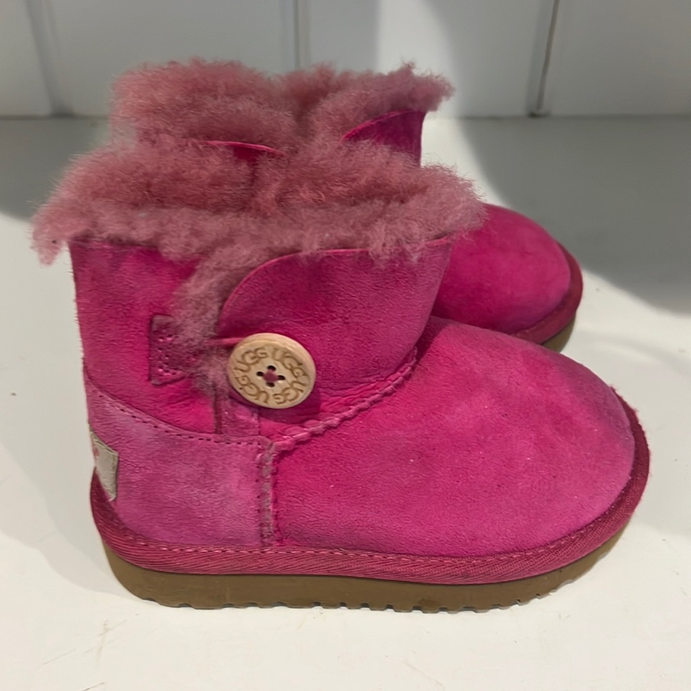 Baby Girls Pink/ Fuchsia Button Uggs - Size 7